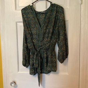 Gorgeous green patterned blouse!